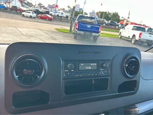 Used 2022 Mercedes-Benz Sprinter 3500 image 24
