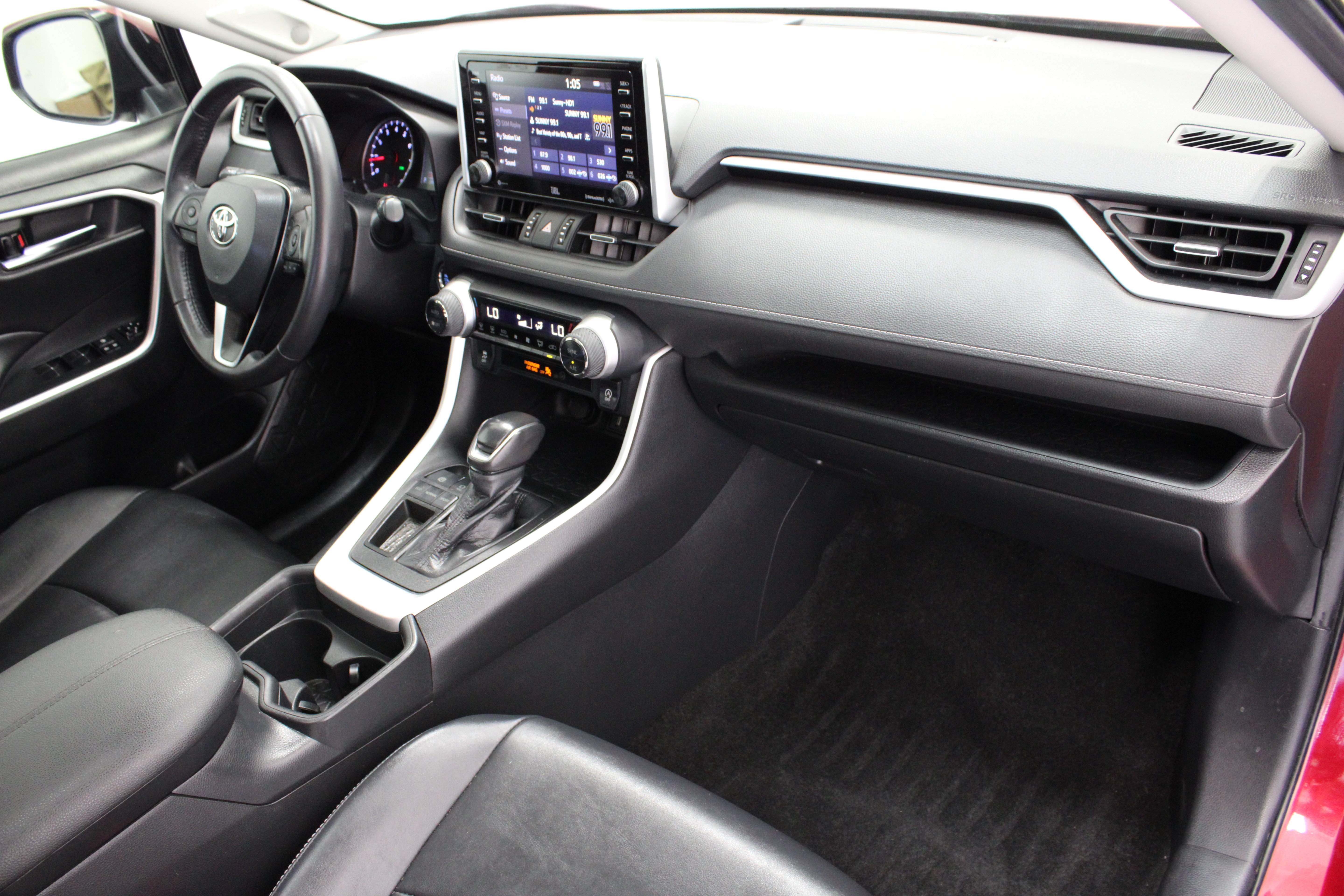 Used 2020 Toyota RAV4 XLE Premium FWD image 37