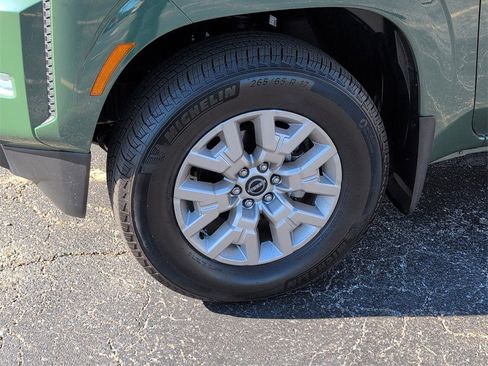 Used 2024 Nissan Frontier SV w/ SV Convenience Package image 11