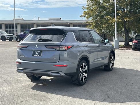 New 2026 Mitsubishi Outlander SE image 5