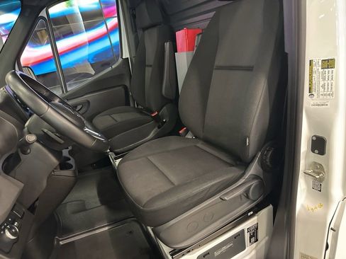Used 2022 Mercedes-Benz Sprinter 1500 image 11