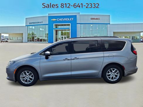 Used 2021 Chrysler Voyager Lxi FWD image 4