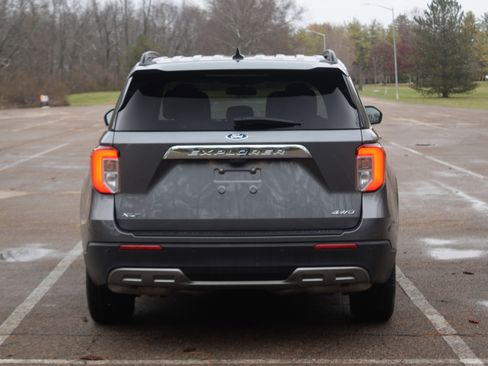Used 2022 Ford Explorer XLT w/ Equipment Group 202A image 27