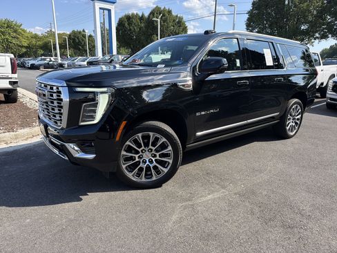 Used 2025 GMC Yukon XL Denali w/ Denali Reserve Package AWD/4WD image 5
