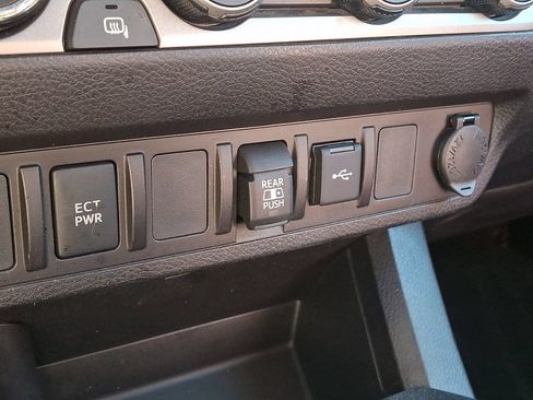 Used 2021 Toyota Tacoma SR5 AWD/4WD image 22