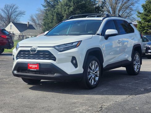 Used 2023 Toyota RAV4 XLE Premium FWD image 3