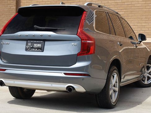 Used 2018 Volvo XC90 T5 Momentum w/ Momentum Plus Package FWD image 7