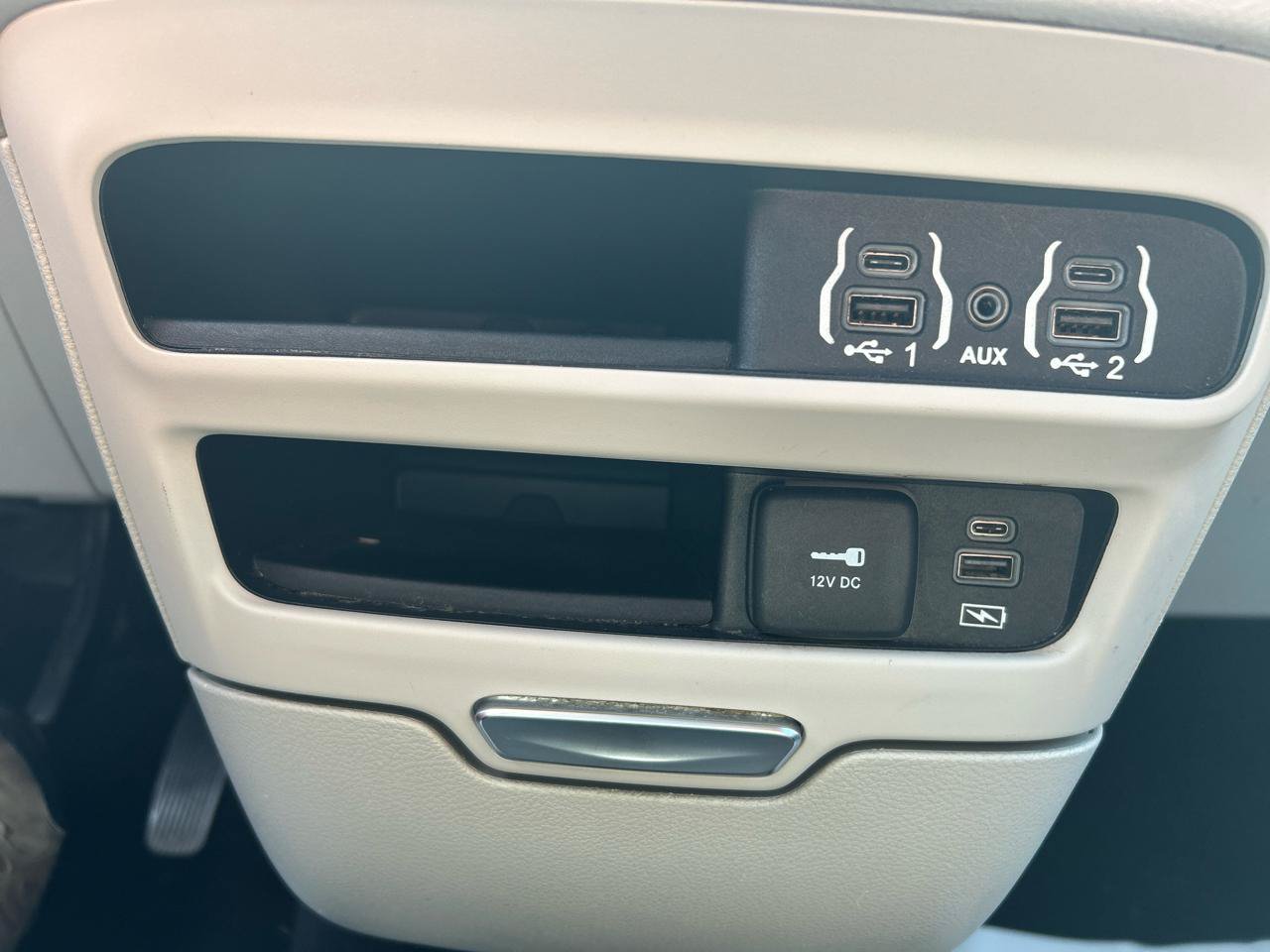 Used 2022 Chrysler Pacifica Touring-L FWD image 17