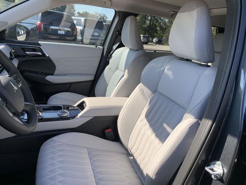 New 2025 Mitsubishi Outlander SEL image 13