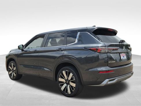 Used 2025 Mitsubishi Outlander SE FWD image 9