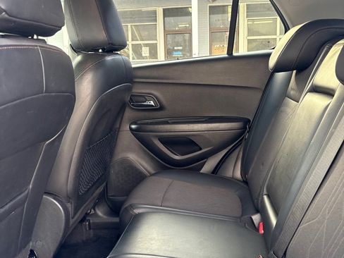 Used 2021 Chevrolet Trax LT image 11