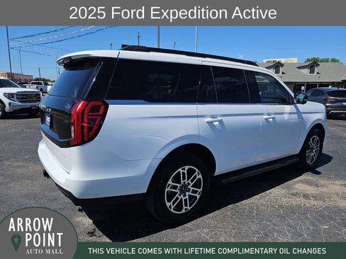Used 2025 Ford Expedition Active RWD image 12