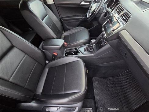 Used 2018 Volkswagen Tiguan SE image 19