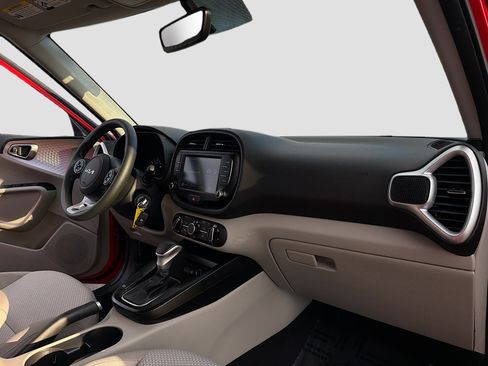 Used 2022 Kia Soul LX FWD image 5