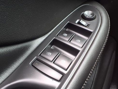 Used 2020 Buick Envision Essence FWD image 16