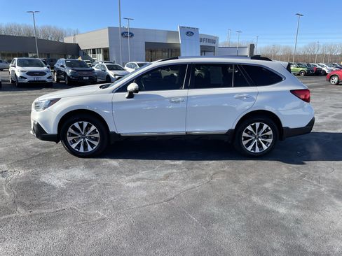 Used 2019 Subaru Outback 2.5i Touring w/ Popular Package #3A image 2