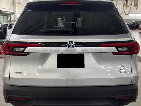 Used 2024 Toyota Grand Highlander AWD image 5