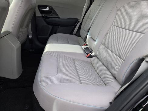 Certified 2020 Kia Niro LXS image 12