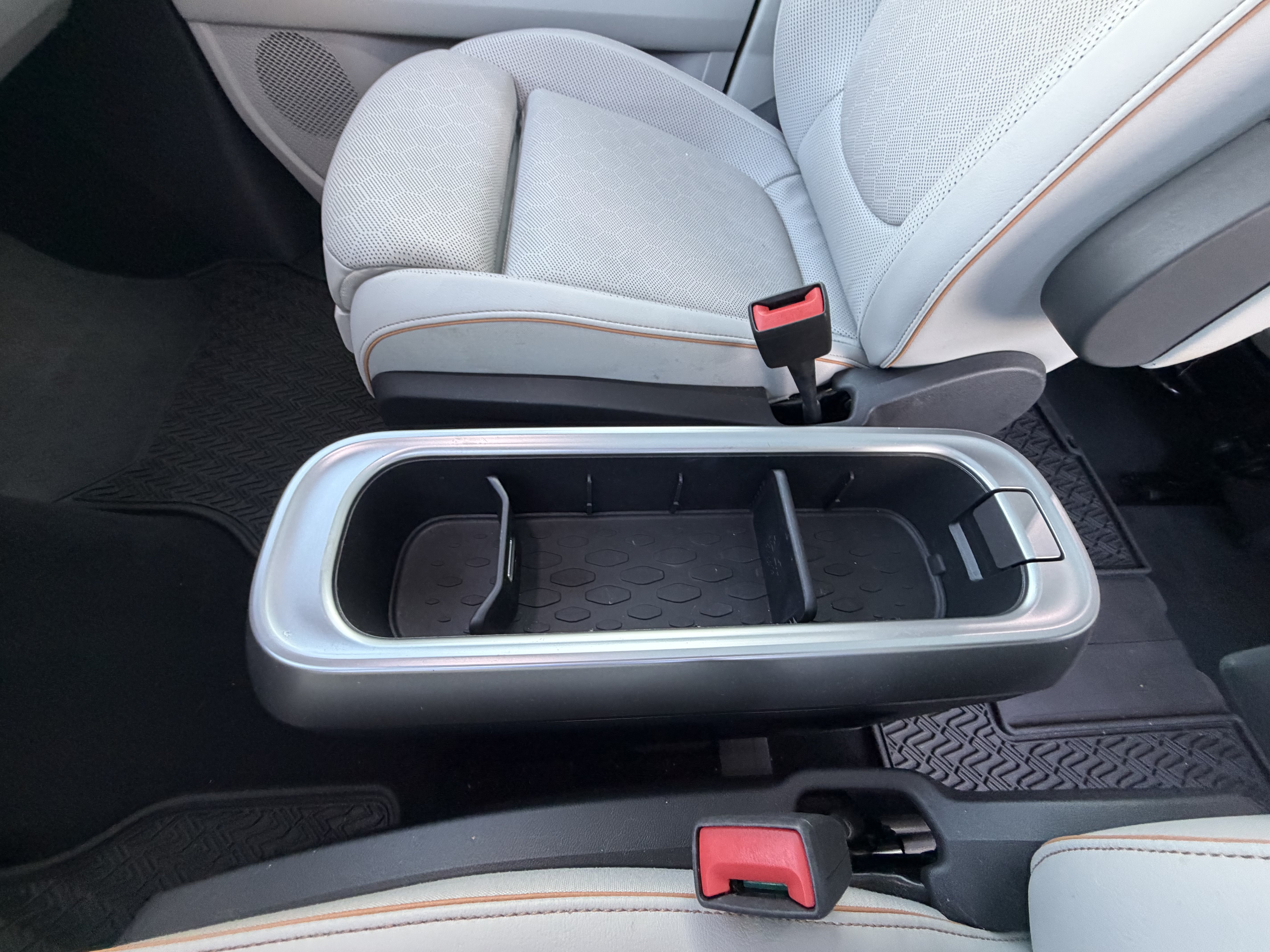 Used 2025 Volkswagen ID. Buzz 1st Edition AWD/4WD image 39