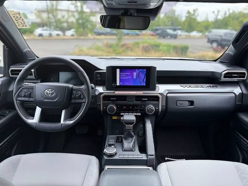Used 2025 Toyota Tacoma SR5 AWD/4WD image 21