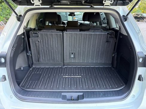 Used 2022 Toyota Highlander L FWD image 18