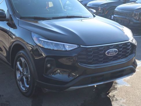 Used 2025 Ford Escape ST-Line Select AWD/4WD image 2