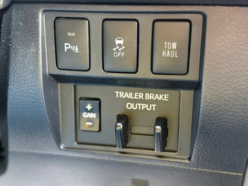 Used 2018 Toyota Tundra Platinum AWD/4WD image 37