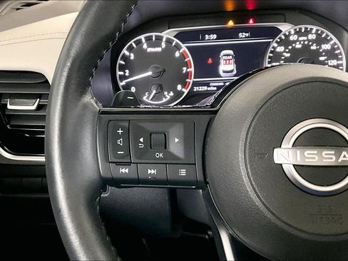 Used 2023 Nissan Rogue SL w/ SL Premium Package image 18