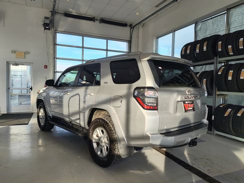 Used 2016 Toyota 4Runner SR5 image 3