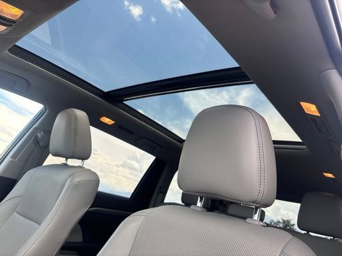 Used 2019 Toyota Highlander Limited Platinum AWD/4WD image 32