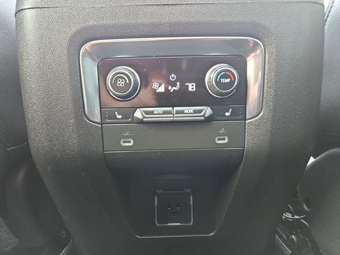 Used 2022 Chevrolet Tahoe Z71 w/ Luxury Package image 18