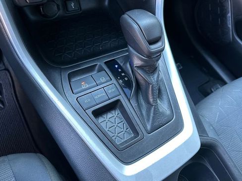 Used 2021 Toyota RAV4 XLE image 33