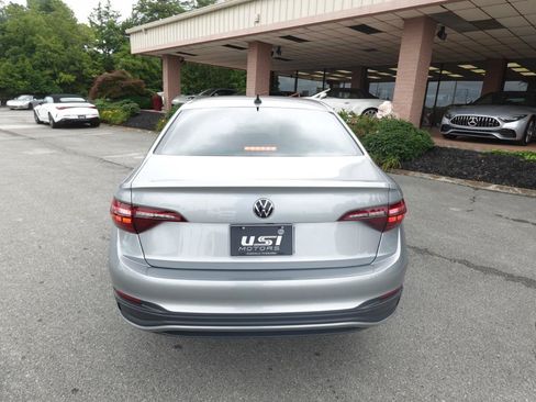 Used 2024 Volkswagen Jetta SE w/ Panoramic Sunroof Package FWD image 3
