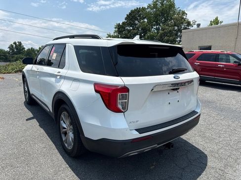 Used 2020 Ford Explorer XLT w/ Equipment Group 202A RWD image 4