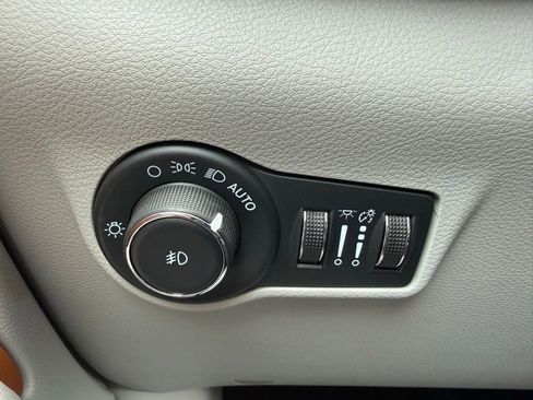 Certified 2022 Jeep Compass Limited w/ Sun and Sound Group AWD/4WD image 24