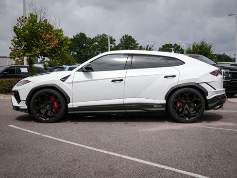 Used 2023 Lamborghini Urus Performante AWD/4WD image 7