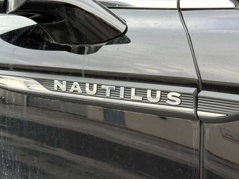 Used 2023 Lincoln Nautilus AWD w/ Premium Package image 10