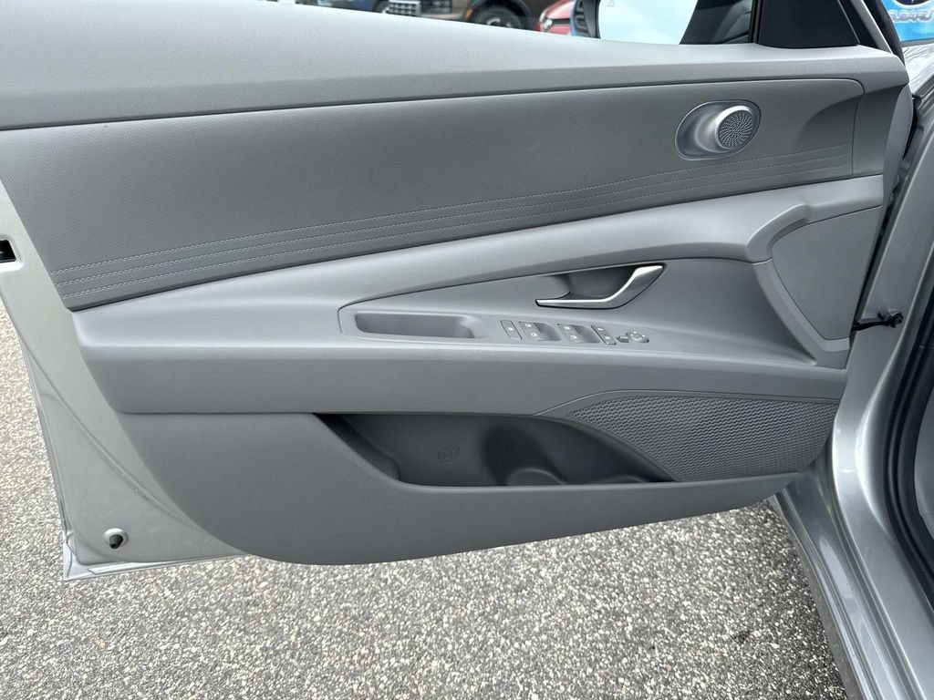 Used 2022 Hyundai Elantra SEL FWD image 20