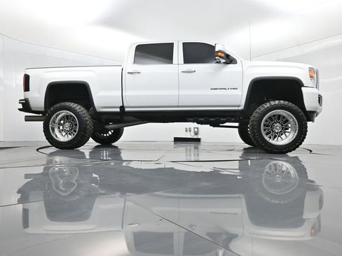 Used 2017 GMC Sierra 2500 Denali w/ Duramax Plus Package image 44