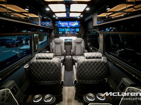 Used 2024 Mercedes-Benz Sprinter 3500 image 19