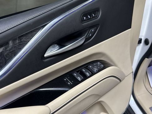 Used 2022 Cadillac Escalade Premium Luxury w/ Performance Package AWD/4WD image 14
