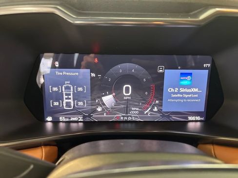 Used 2024 GMC Canyon AT4 w/ AT4 Premium Package AWD/4WD image 11