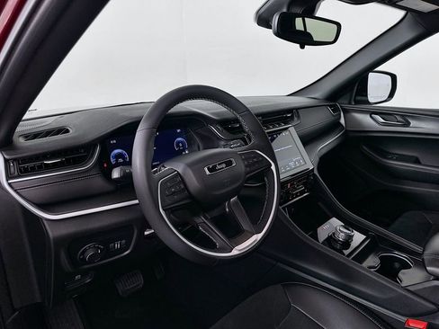 Used 2024 Jeep Grand Cherokee Altitude image 9