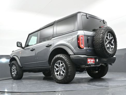 Used 2025 Ford Bronco Badlands image 34