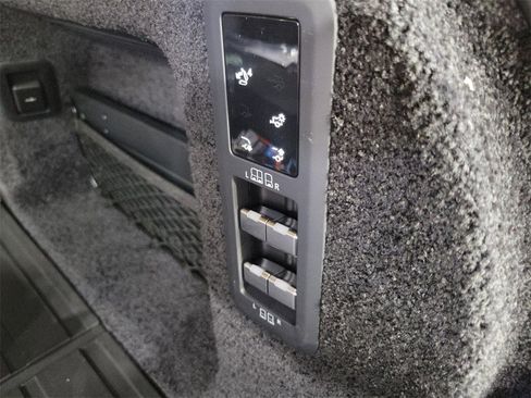 New 2025 Land Rover Range Rover Long Wheelbase SE image 31