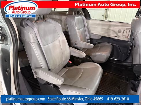 Used 2023 Toyota Sienna XLE AWD/4WD image 40
