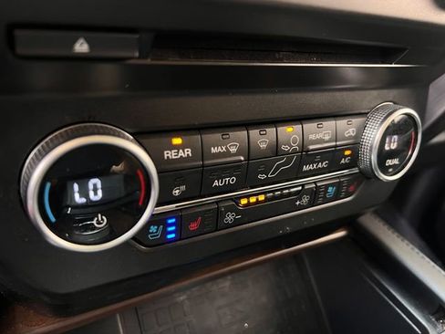 Used 2018 Ford Expedition Max Platinum RWD image 30