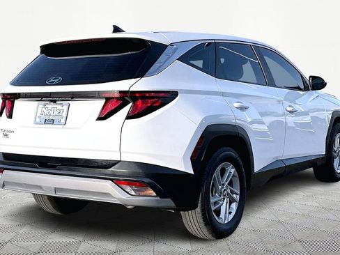 Used 2025 Hyundai Tucson SE image 2