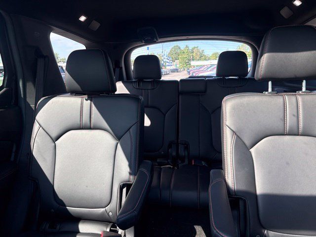 Used 2025 Honda Pilot TrailSport image 8