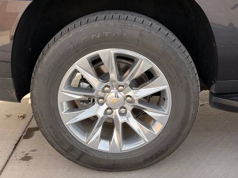 Used 2026 Chevrolet Suburban Premier AWD/4WD image 5